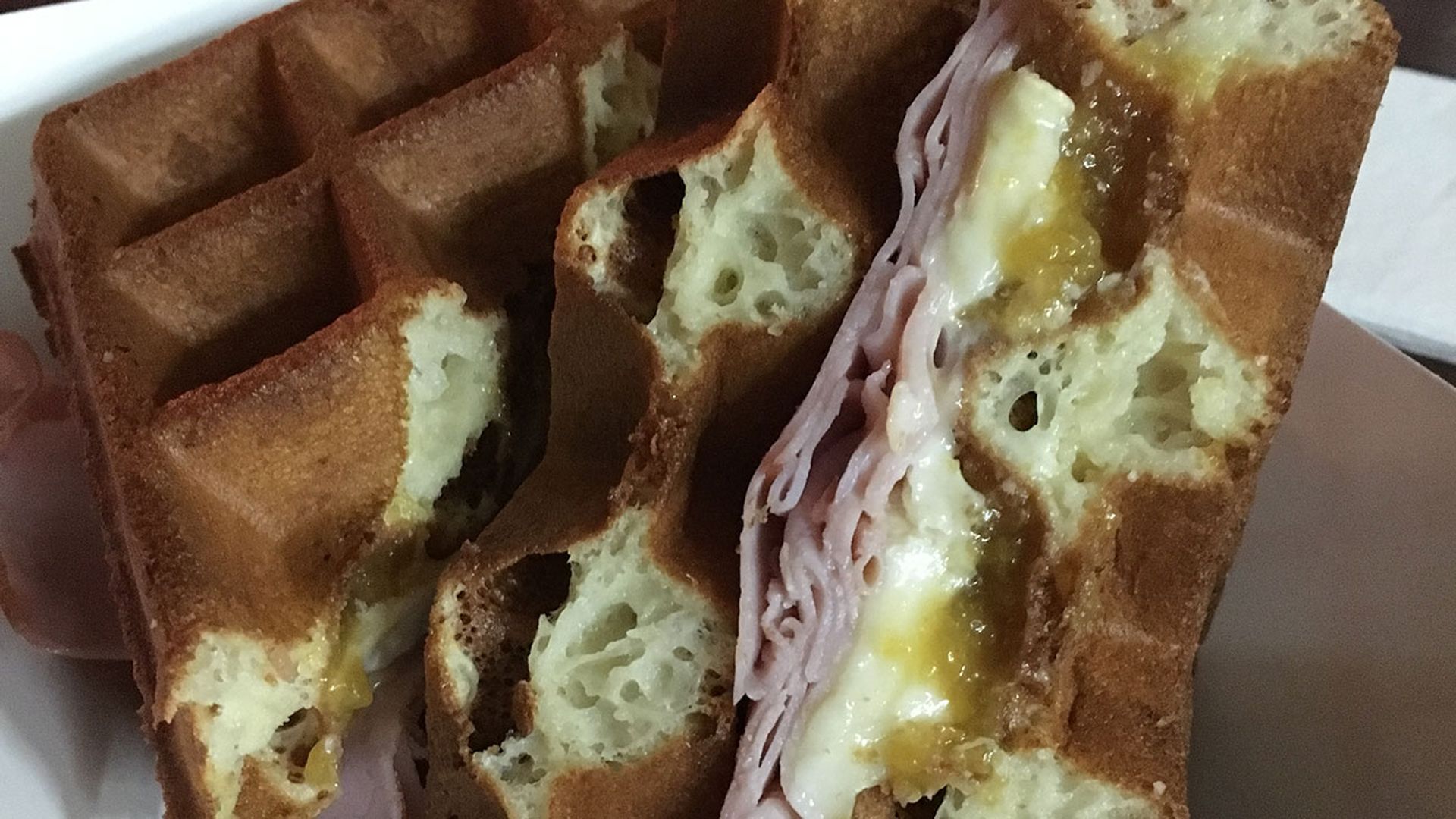 ham-and-egg-waffle-wich
