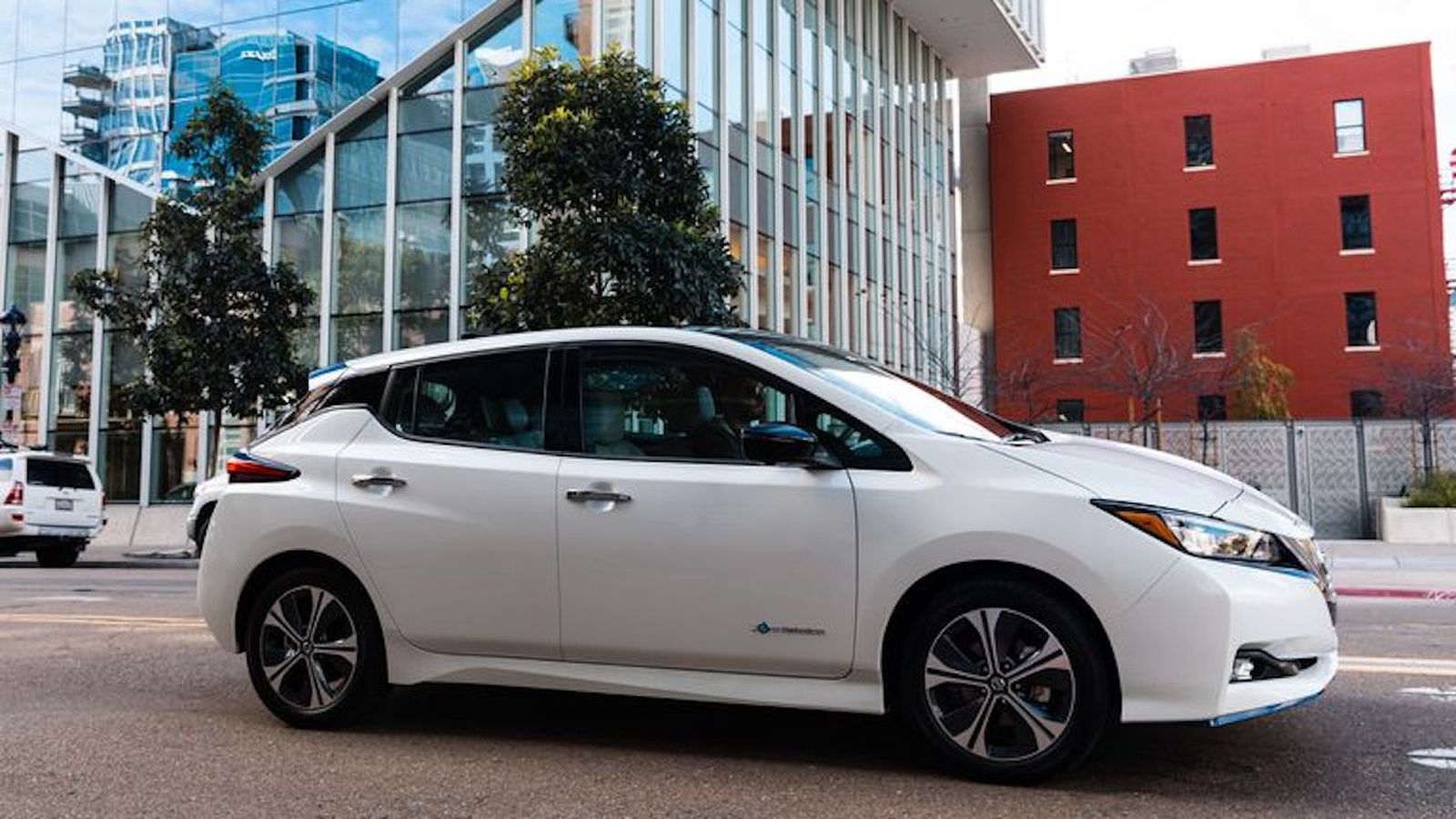 Consumers to select sounds to their quiet hybrid cars and EVs