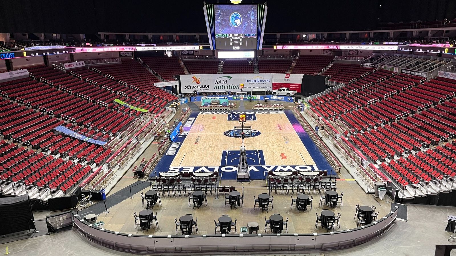 Plush courtside seating is en route for the Iowa Wolves - Axios Des Moines