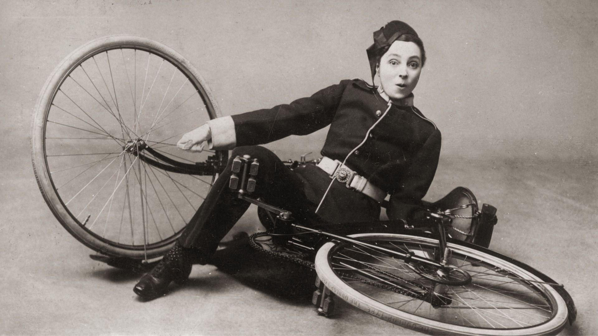 Actress Vesta Tilley and her bicycle pose for a publicity postcard circa 1910 in London, England. (Photo by Transcendental Graphics/Getty Images)

