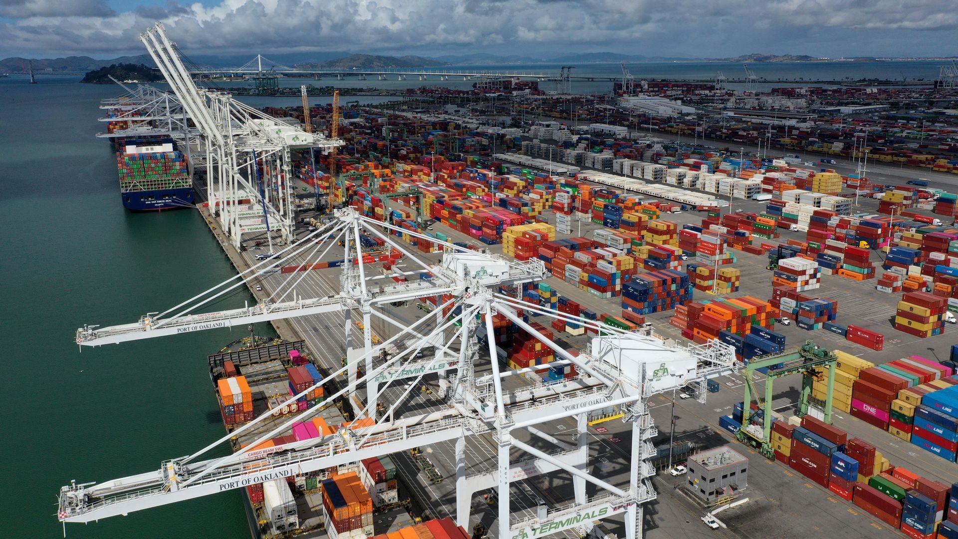 Photo of the Los Angeles port, with containers sitting on the dock