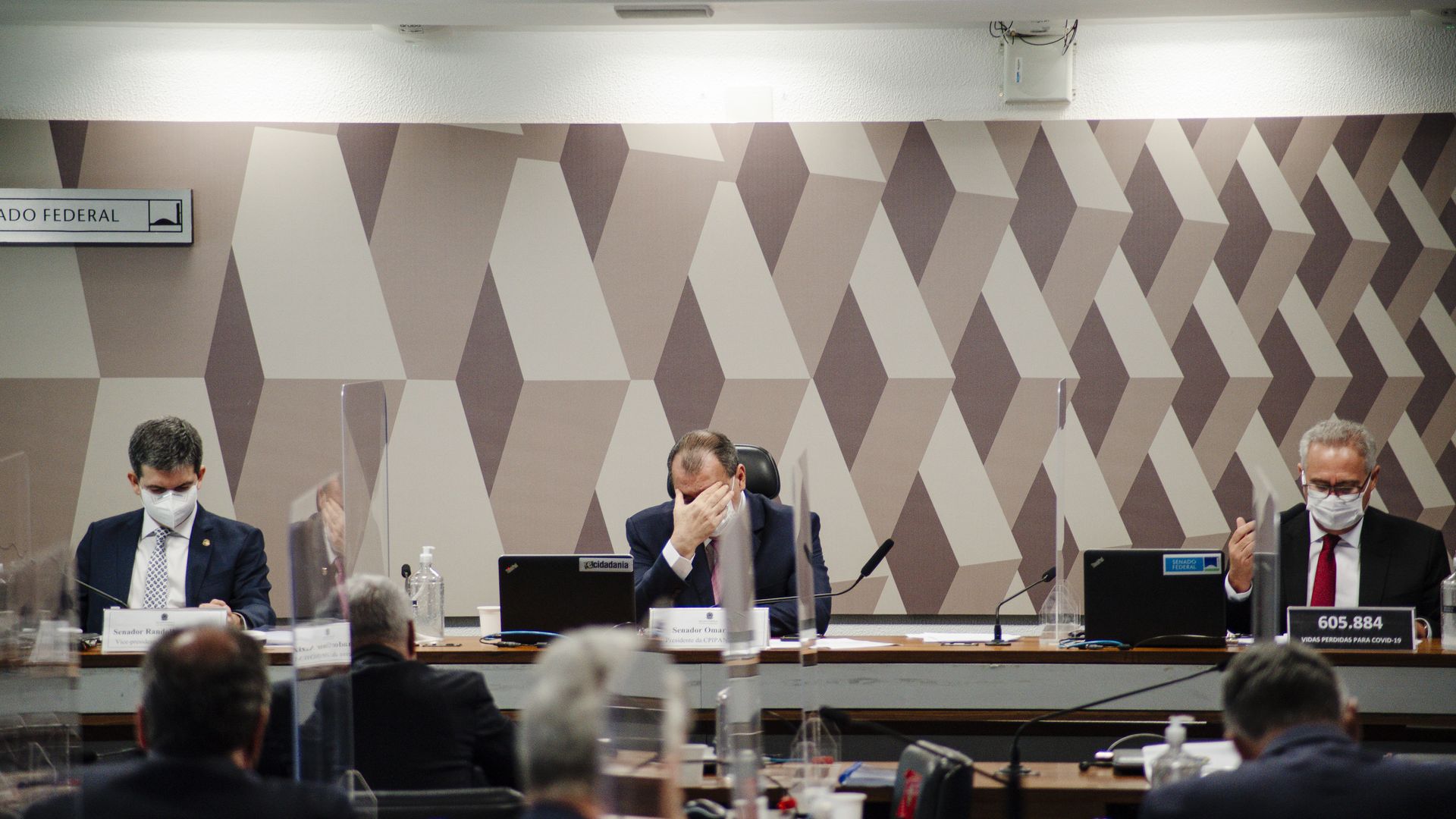 Brazilian Senators voting on Bolsonaro