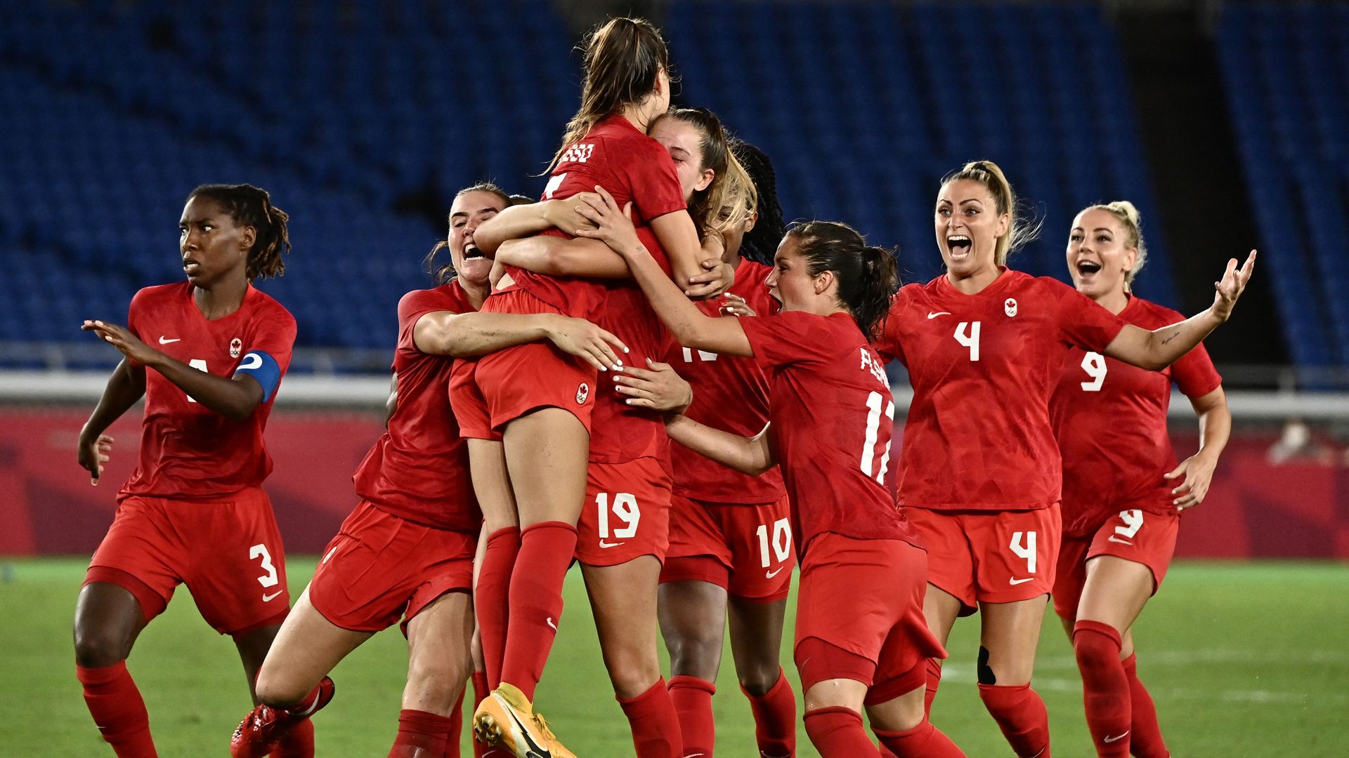 Canada's players celebrate after midfielder Julia Grosso (C) scored the winning penatly during the penalty shoot-out of the Tokyo 2020 Olympic Games