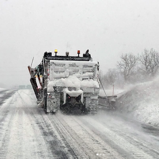 Eastern U.S. faces heavy snow threats in days-long New Year's holiday storm