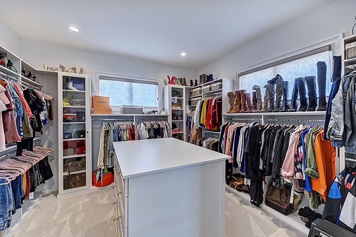 10200 Sweetleaf Place closet
