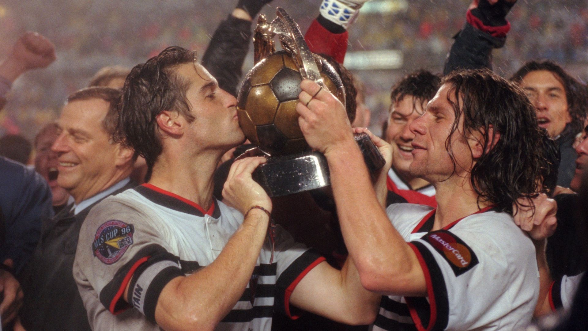 dc united celebrating first MLS cup