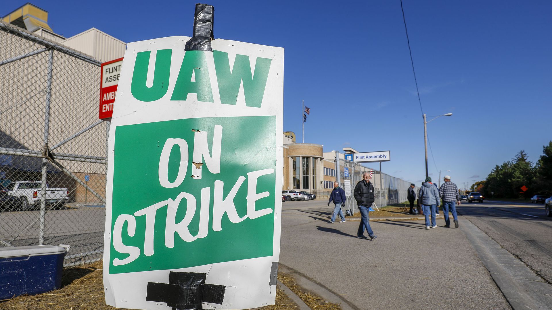 This image shows a sign that reads "UAW on strike" 