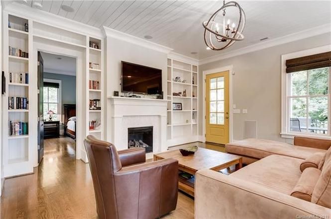 2402 Cumberland Ave living area