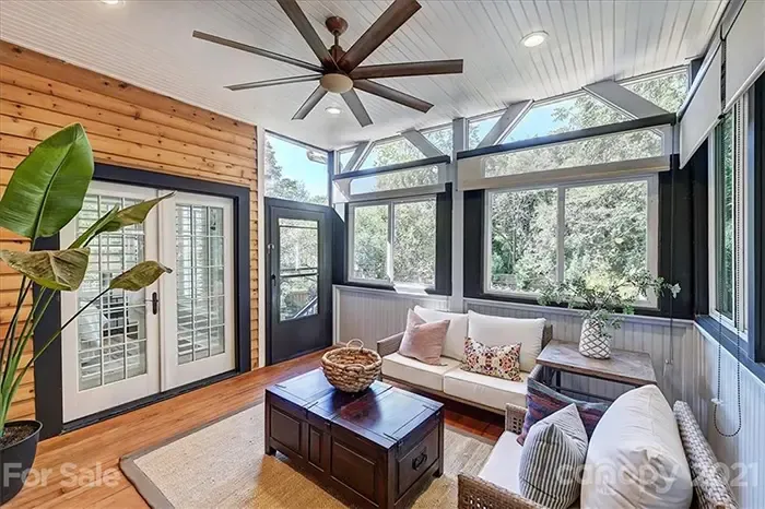 1505 Thomas Ave, Charlotte, NC 28205 sunroom
