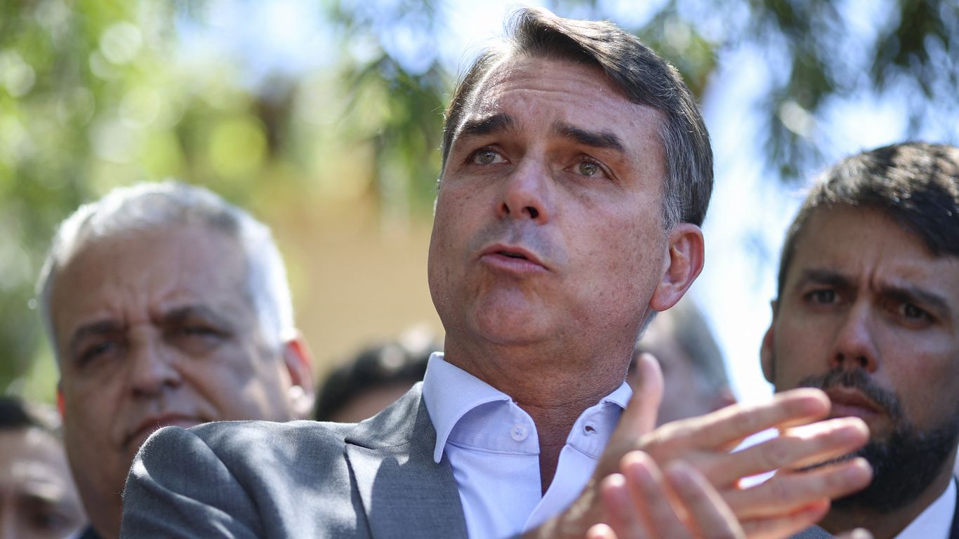 U.S. granting visas to Flávio Bolsonaro and family