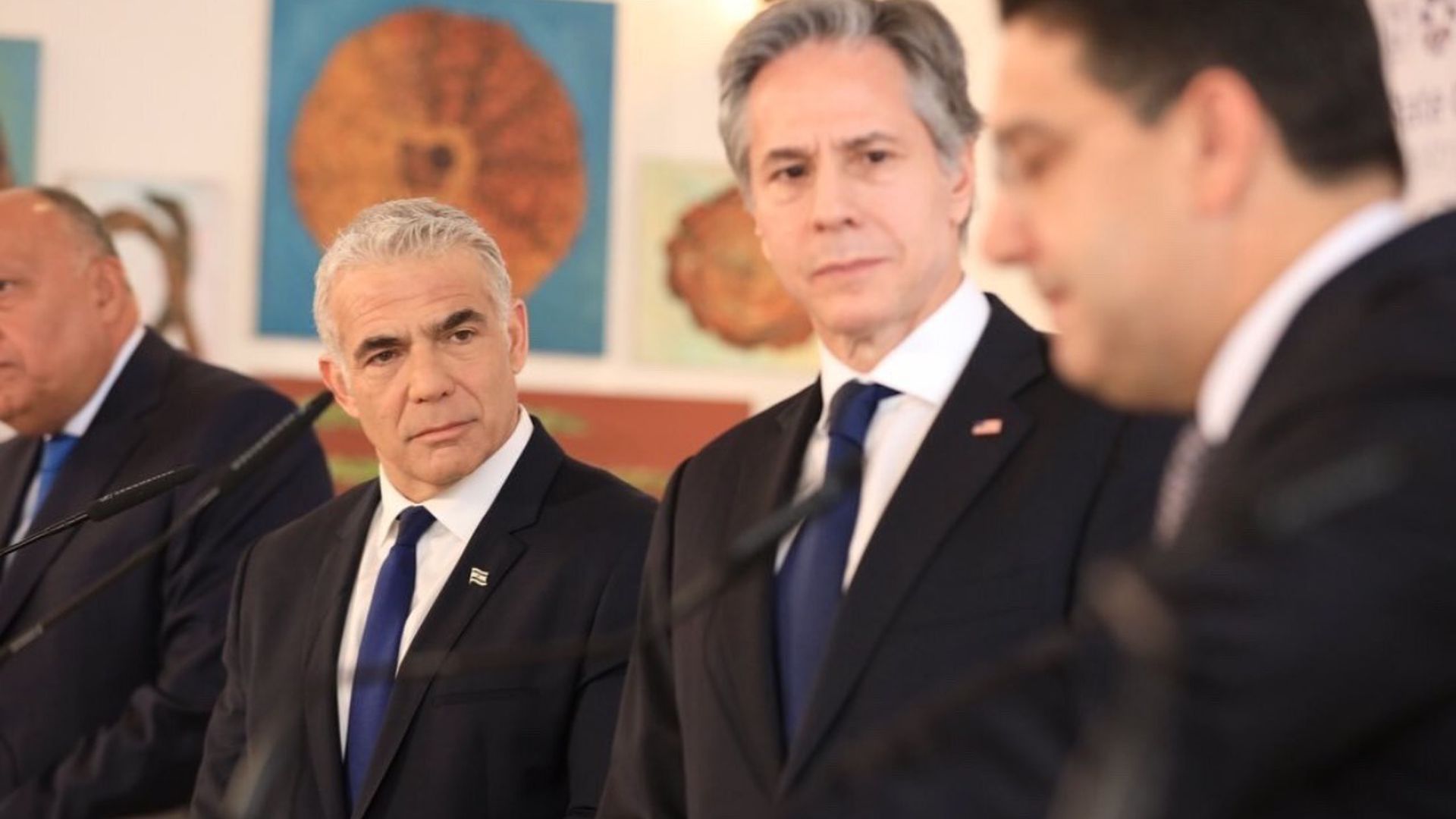Israeli Foreign Minister Yair Lapid (left) and Secretary of State Antony Blinken (center).