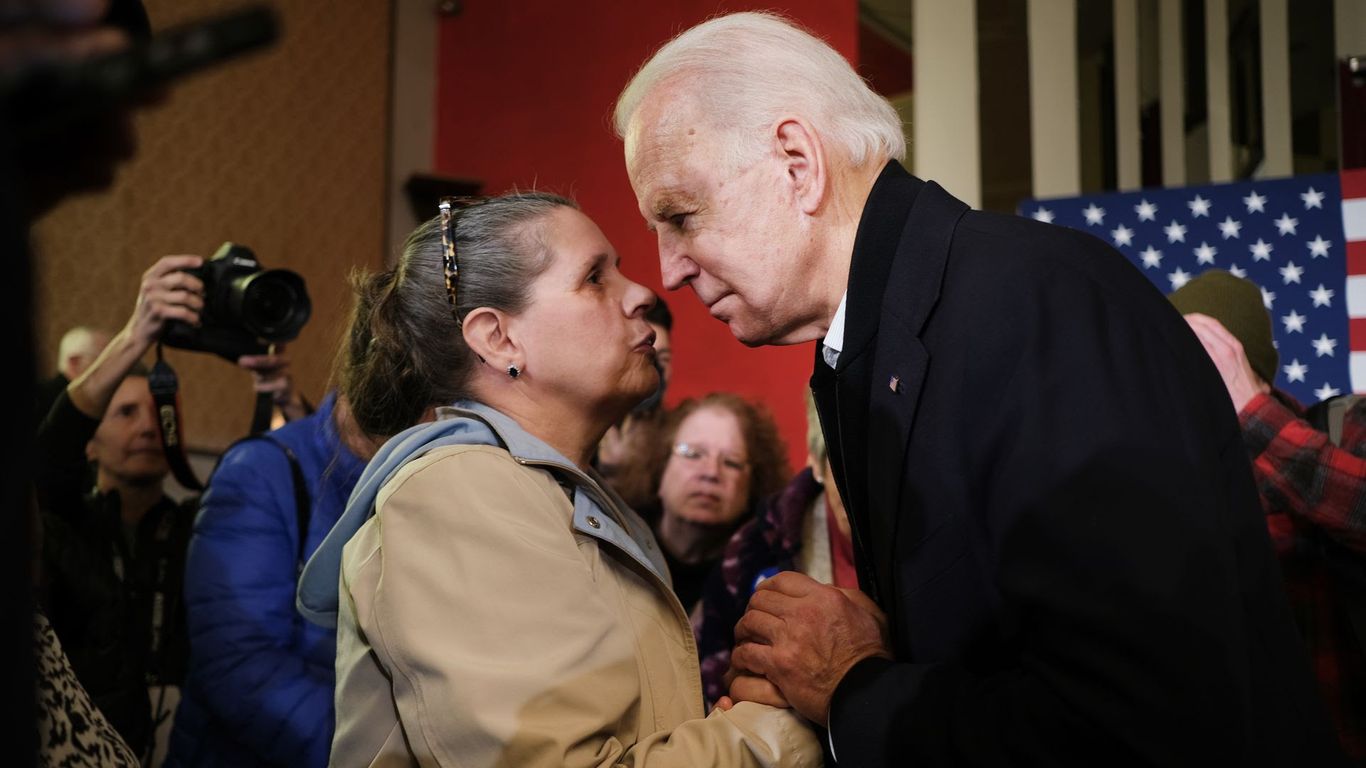 Democratic group urges 2020 candidates to focus on 