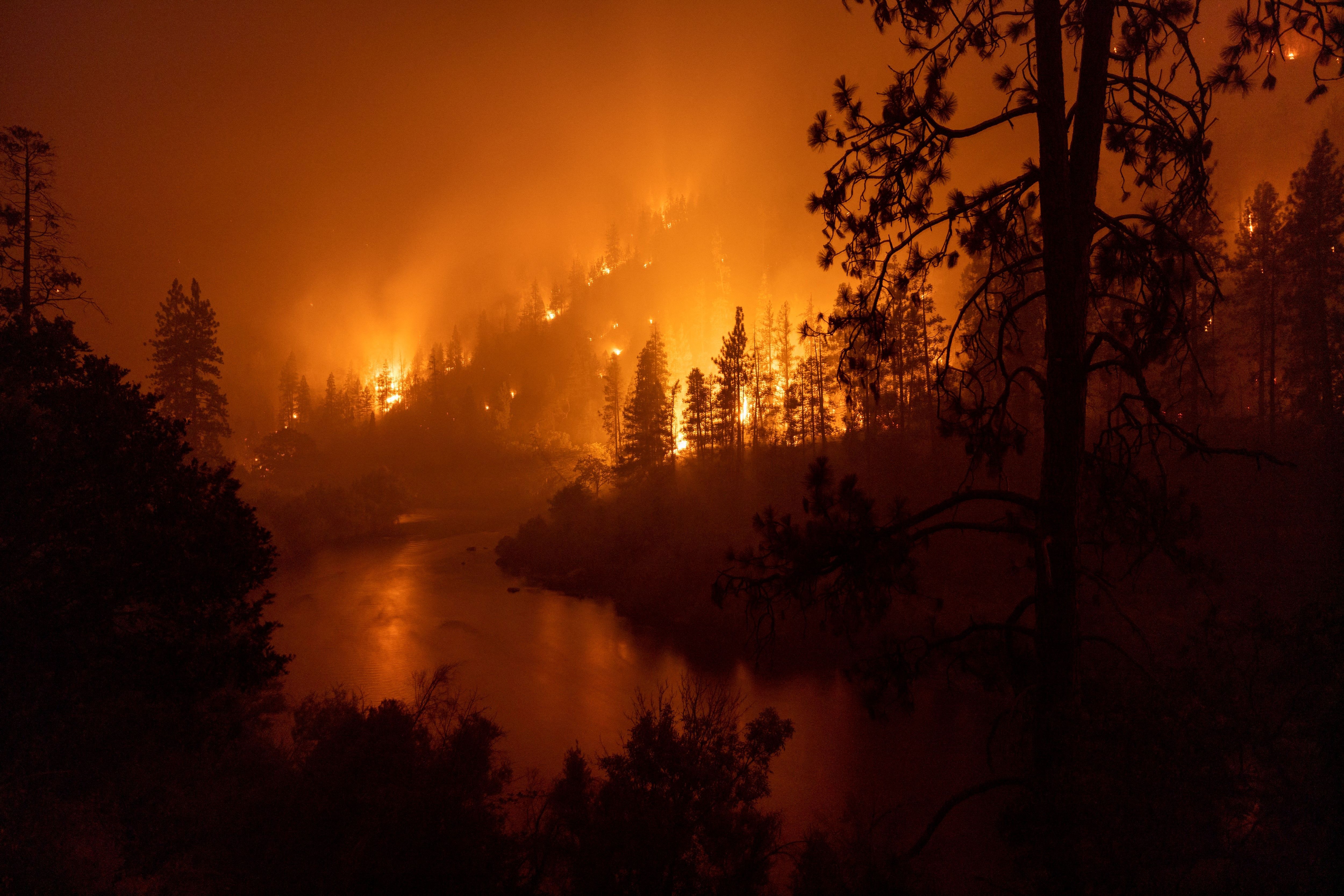 Flames burn to the Klamath River during the McKinney Fire 
