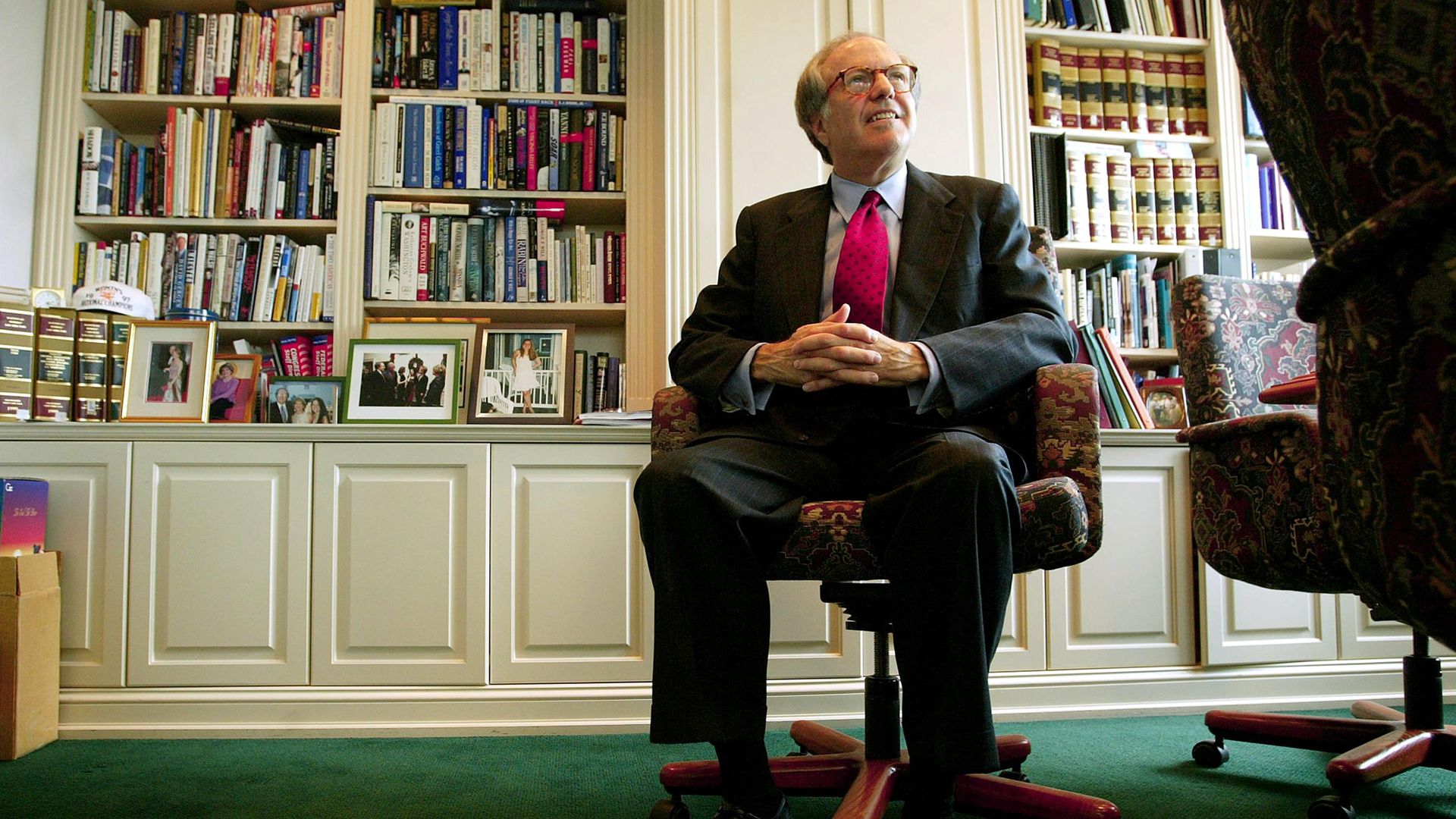 Robert Barnett is interviewed in his Washington law office in 2004. Photo: Doug Mills/The New York Times