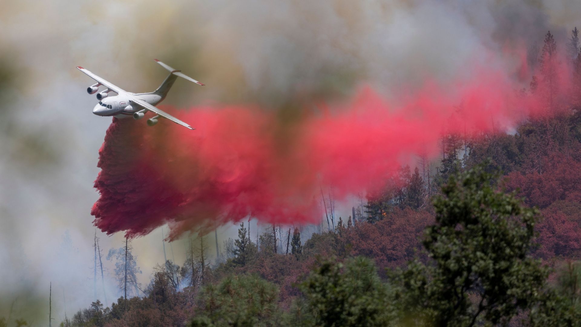 Air Tanker 162 makes a fire retardant drop at the Oak Fire near Mariposa, California, on July 24, 2022. 