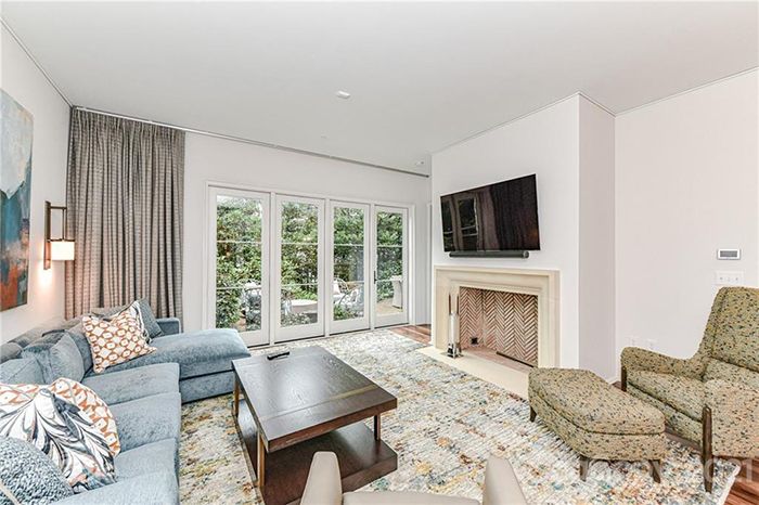 1142 Queens Road living room