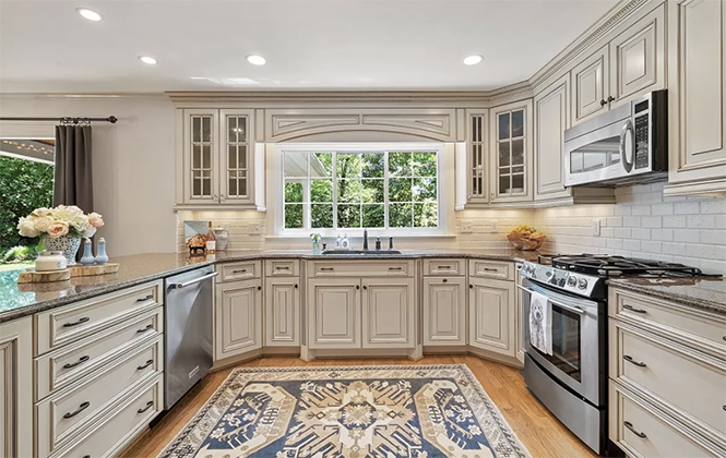 4800 Rockview Ct kitchen