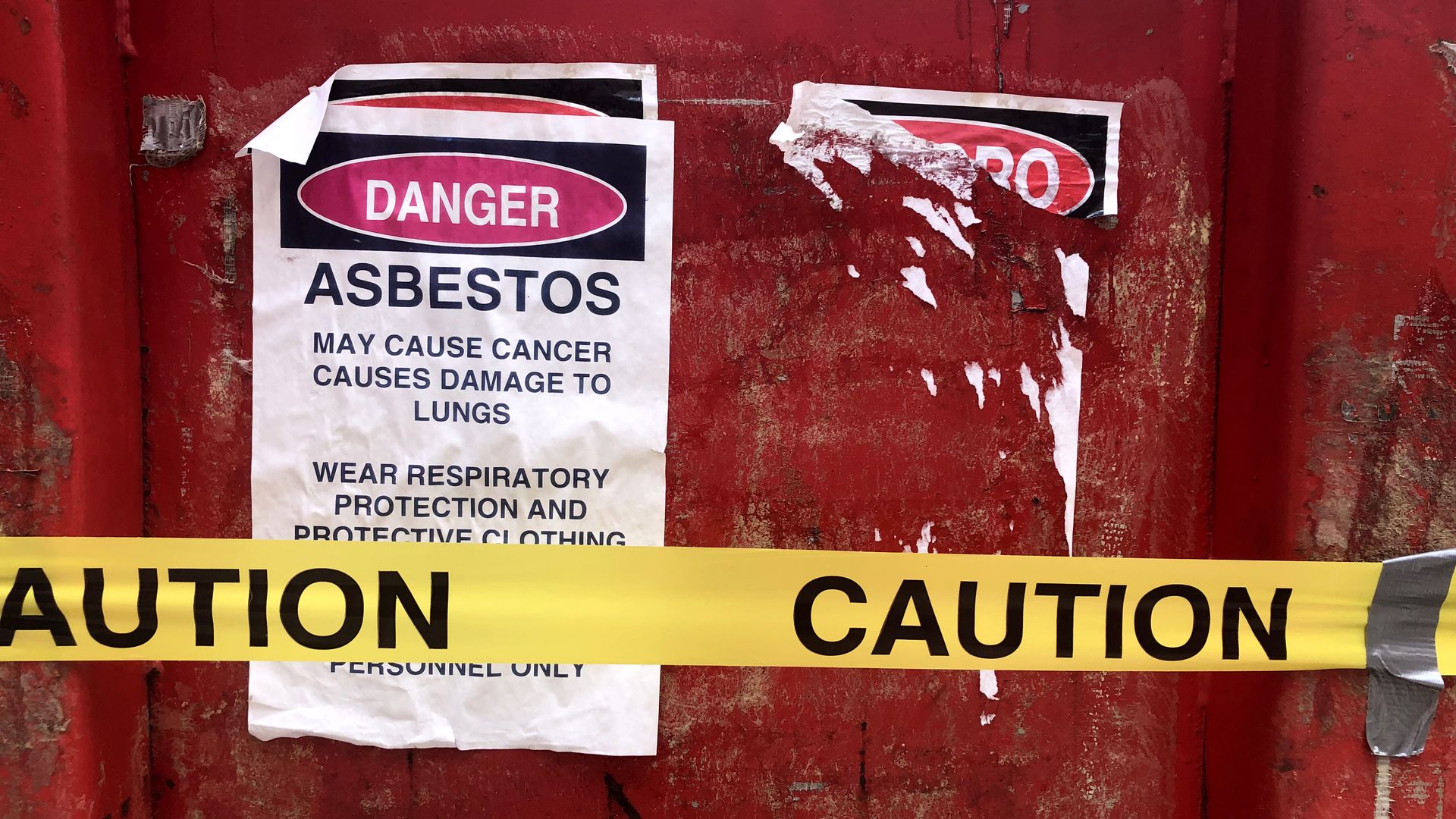 Picture of a "danger" sign for asbestos
