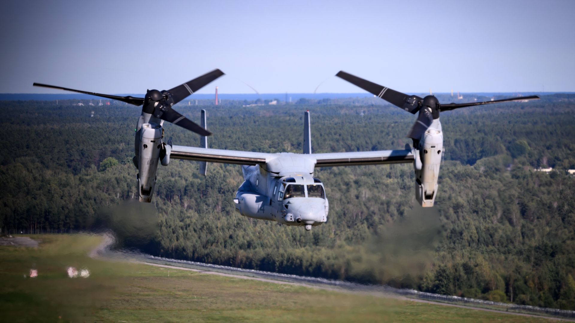 A U.S. Navy Bell-Boeing V-22 Osprey flying near Ventspils, Latvia, in September 2023.