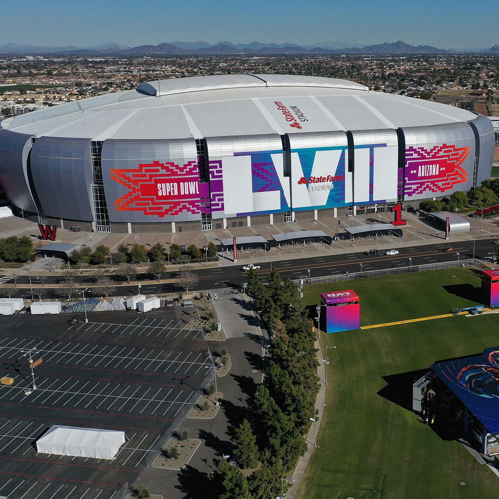 Eagles, Chiefs arrive in Phoenix for Arizona Super 2023