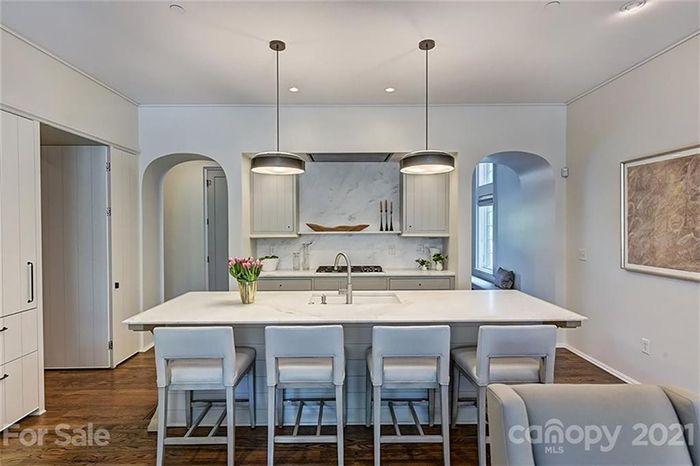 1198 Queens Rd kitchen