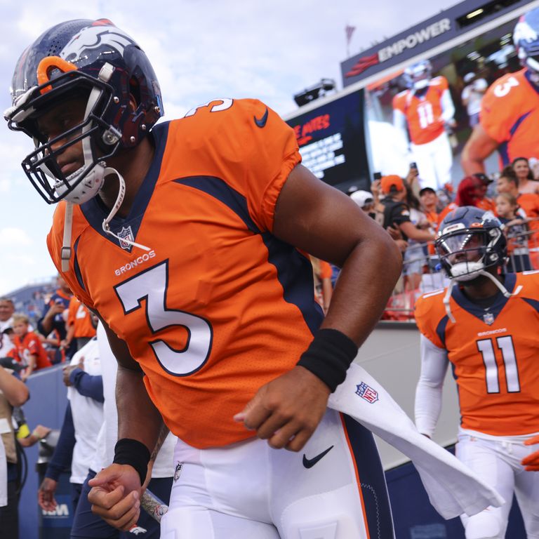 Denver Broncos game day guide: What to watch and where to eat at the  stadium - Axios Denver