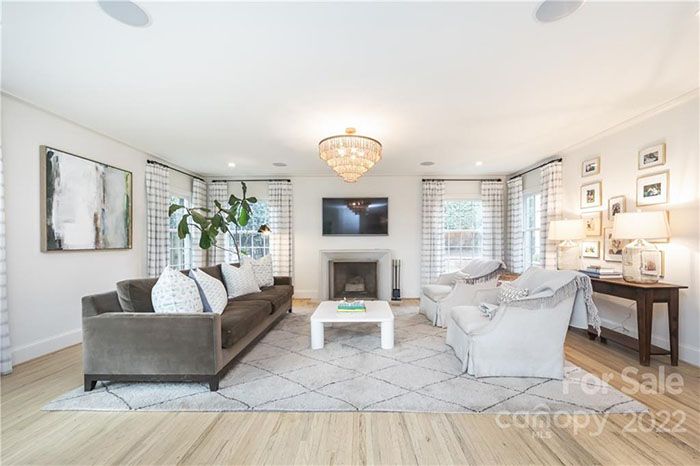 2608 Roswell Ave, living room 1