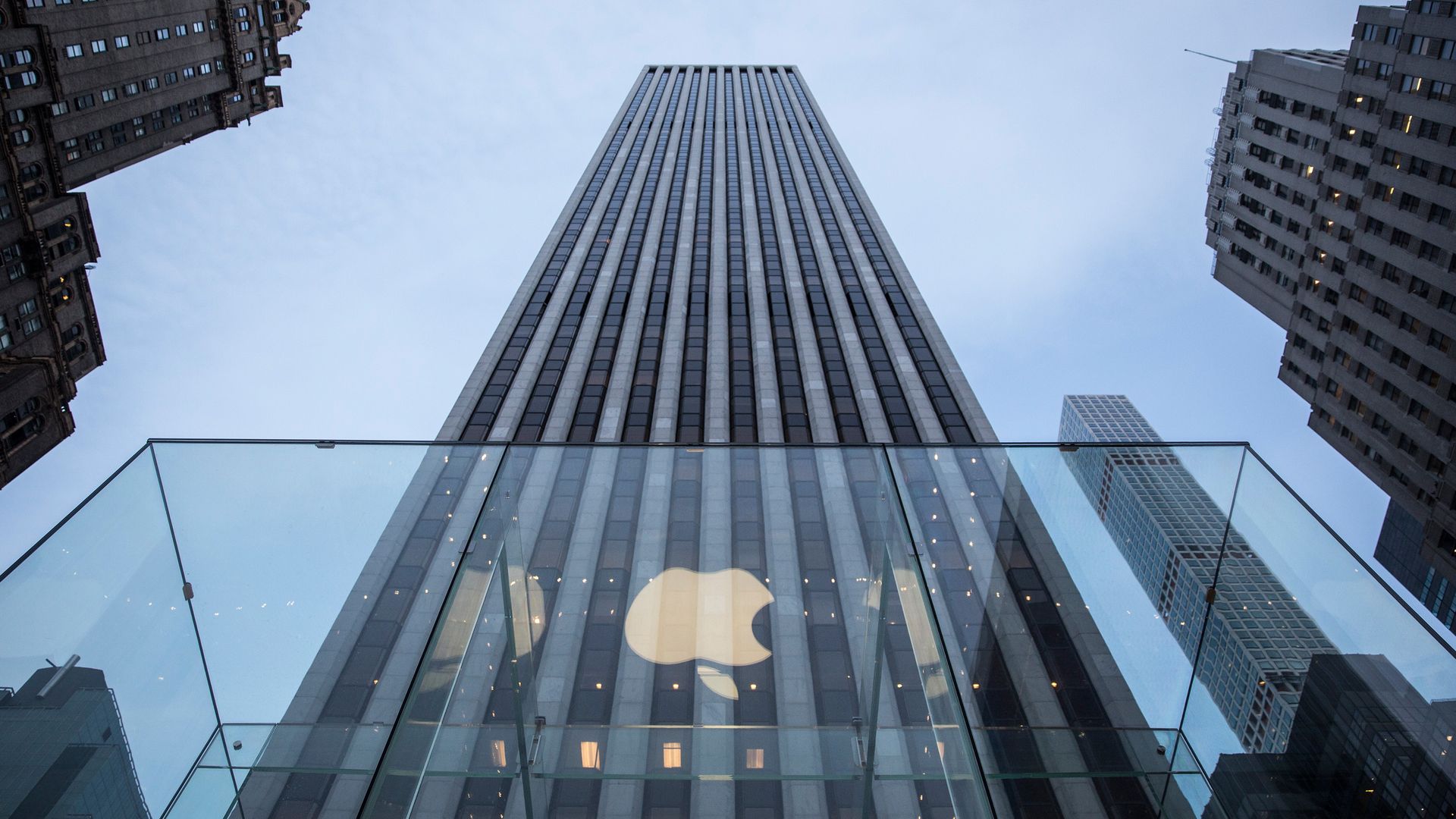 Apple store on 5th avenue