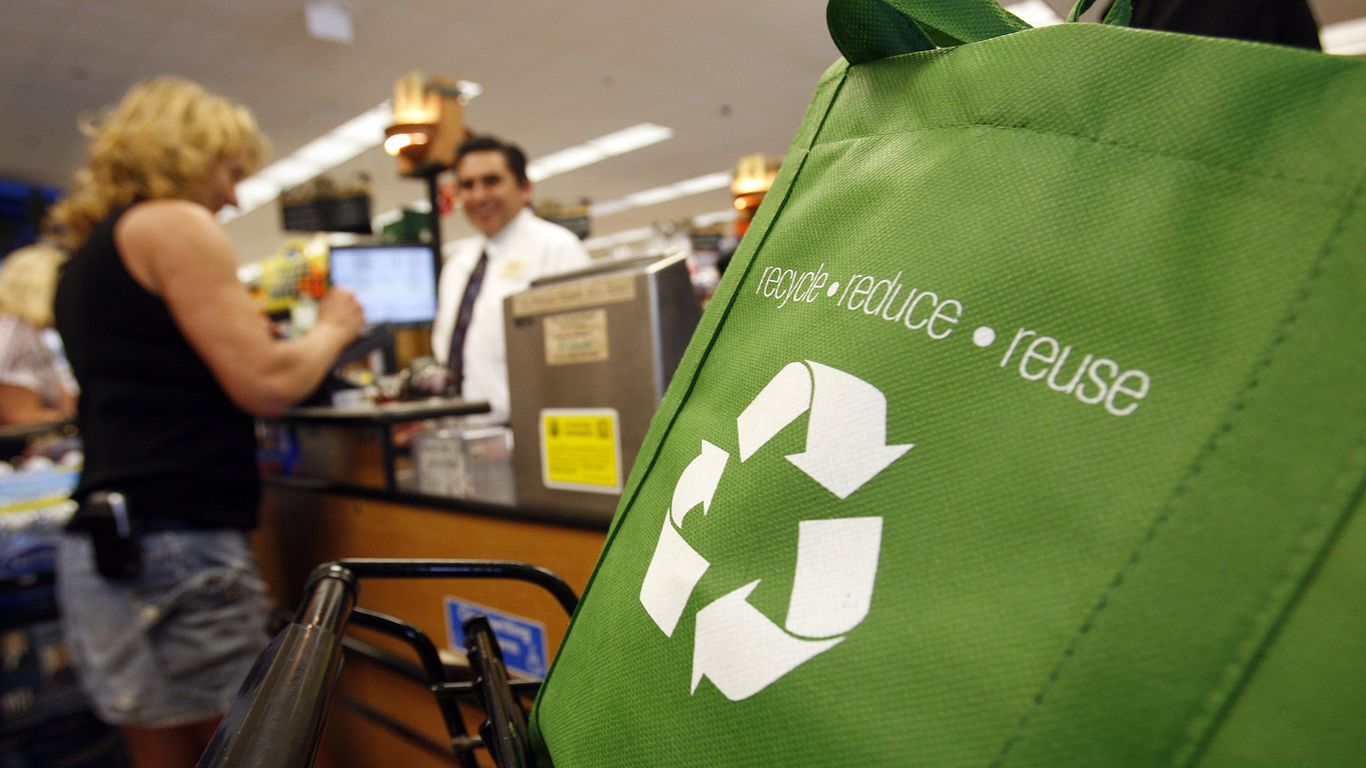 Kroger is dropping plastic bags by 2025