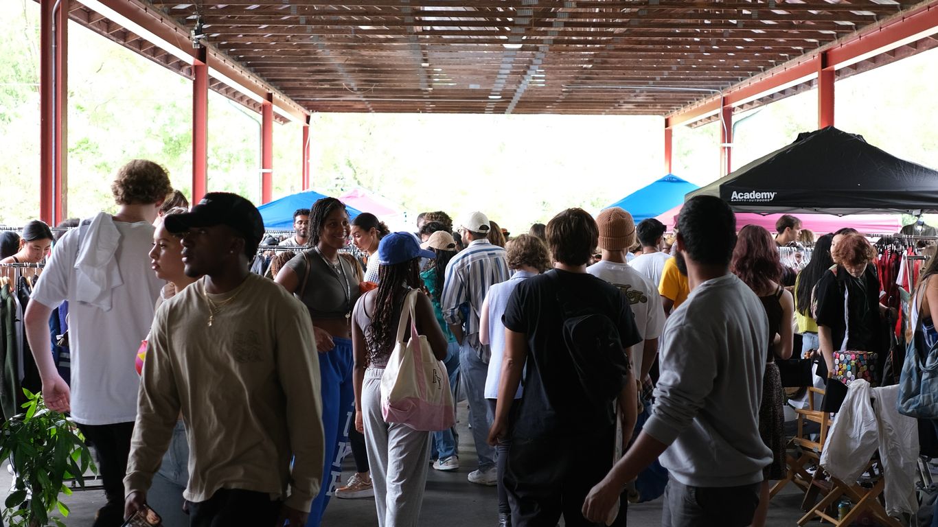 🛍️ Let's go vintage shopping Axios Raleigh