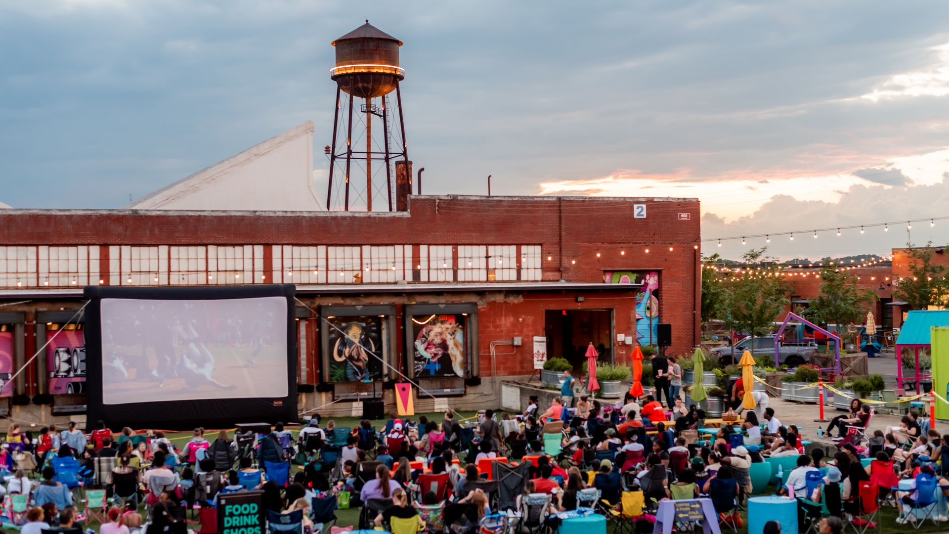 outdoor movie screaning on the lawn