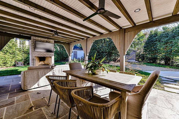 2001 Sherwood Ave. outdoor living room