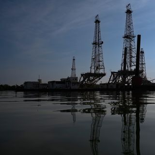 Trump to huddle with U.S. oil executives Friday on Venezuela