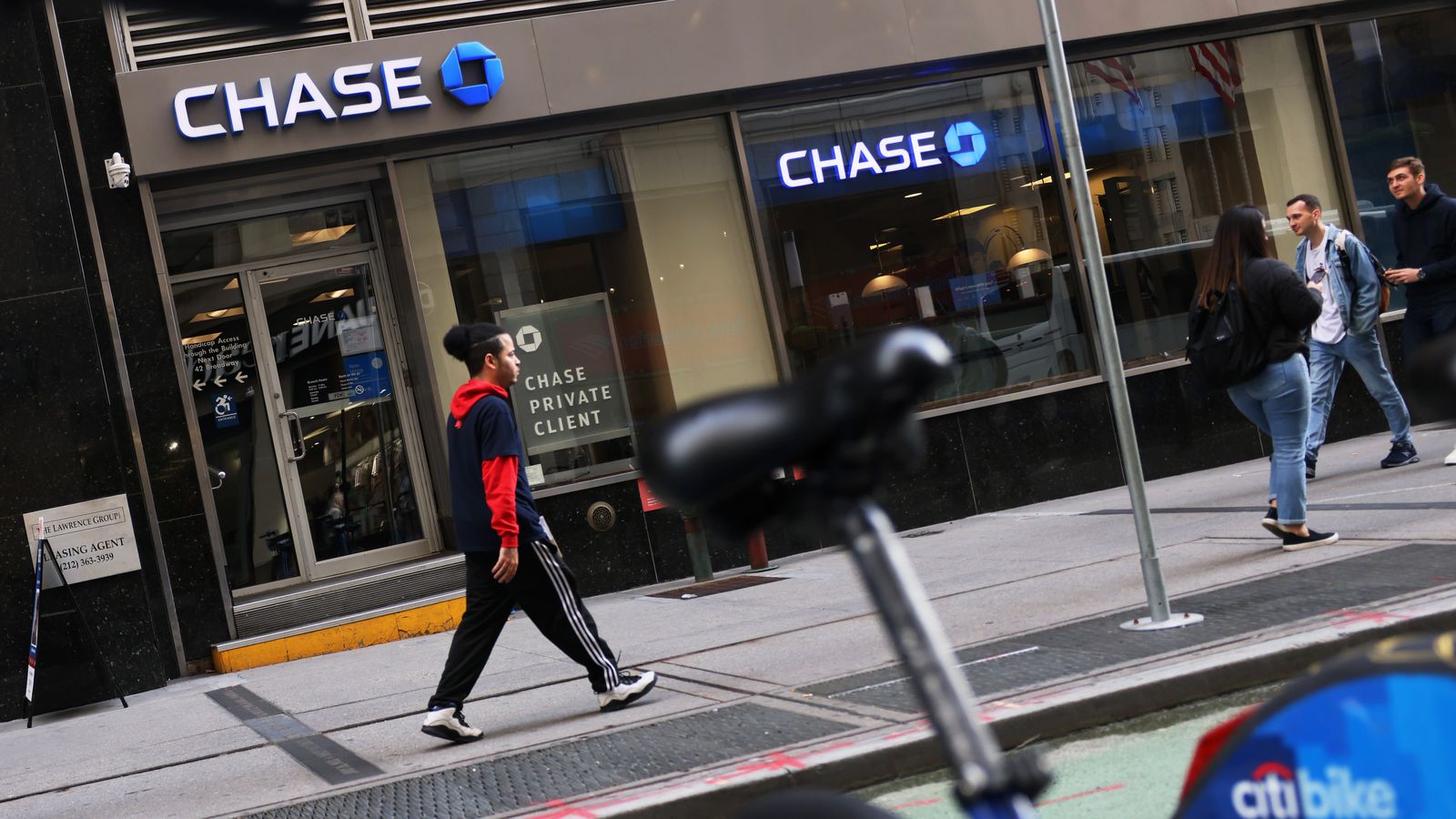 Chase banking customers getting access to direct deposits two days