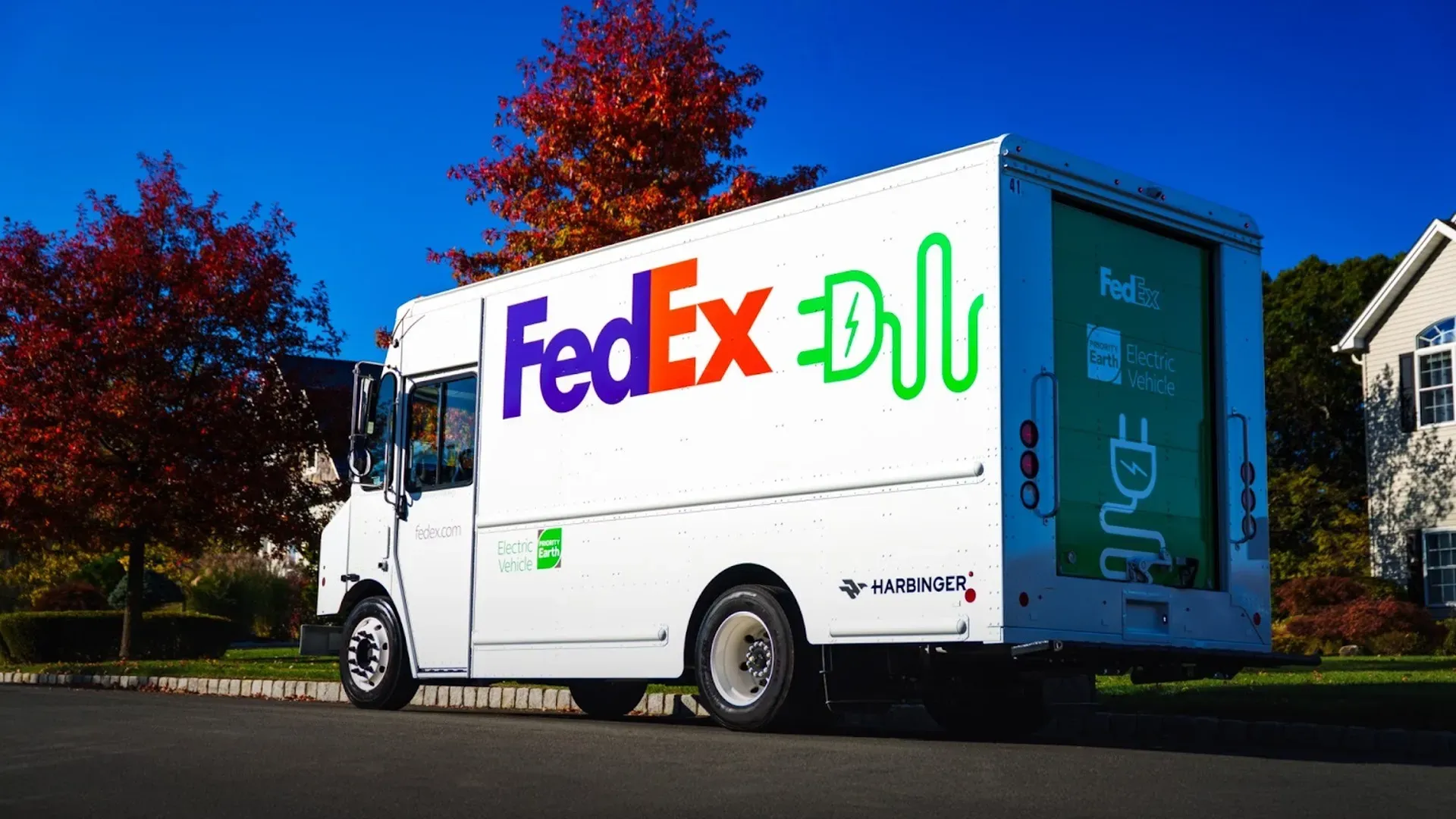 Photo FedEx's pickup-and-delivery truck using the startup Harbinger's electric chassis 