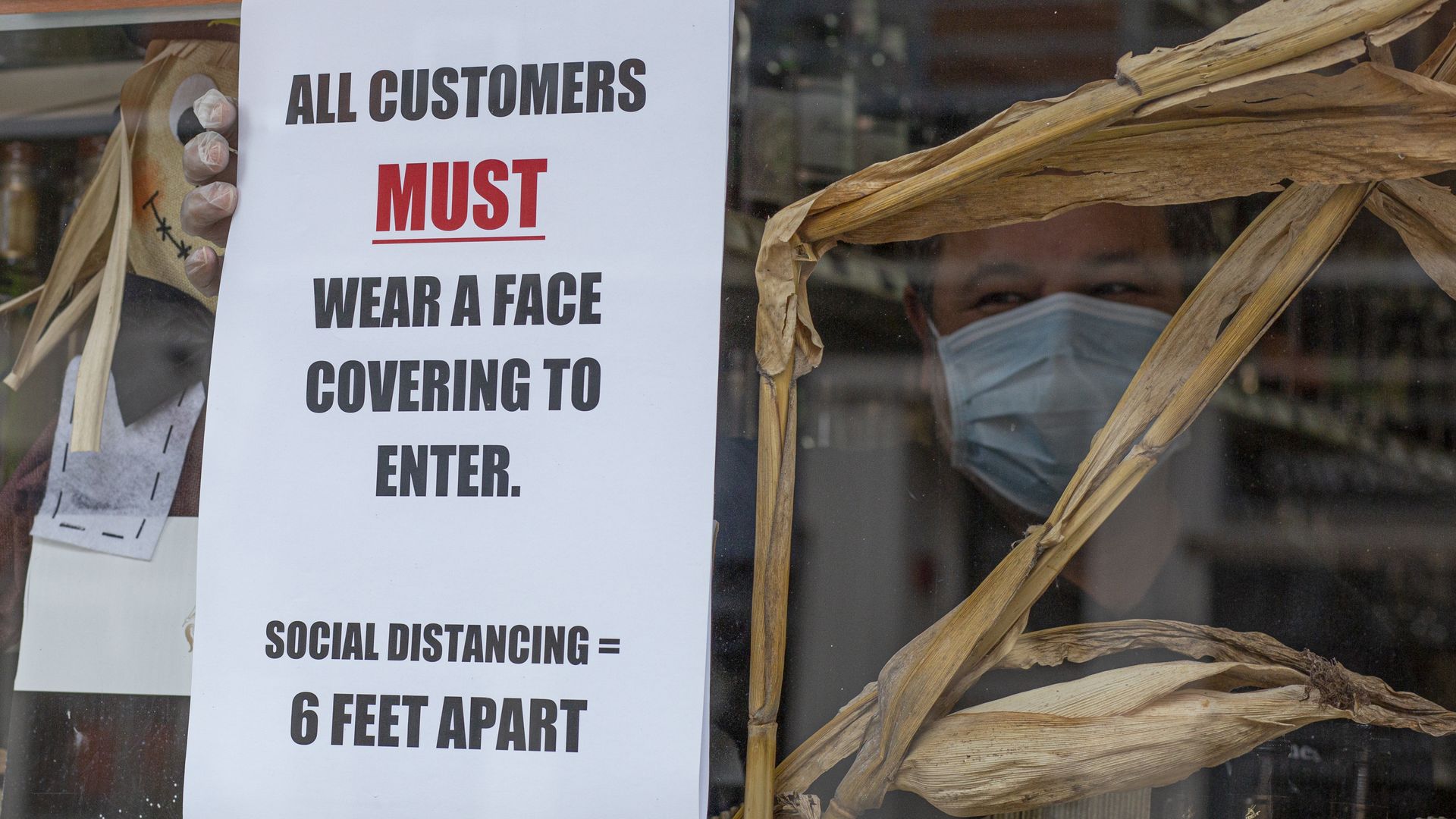 Sign in a store requiring customers to wear masks to enter