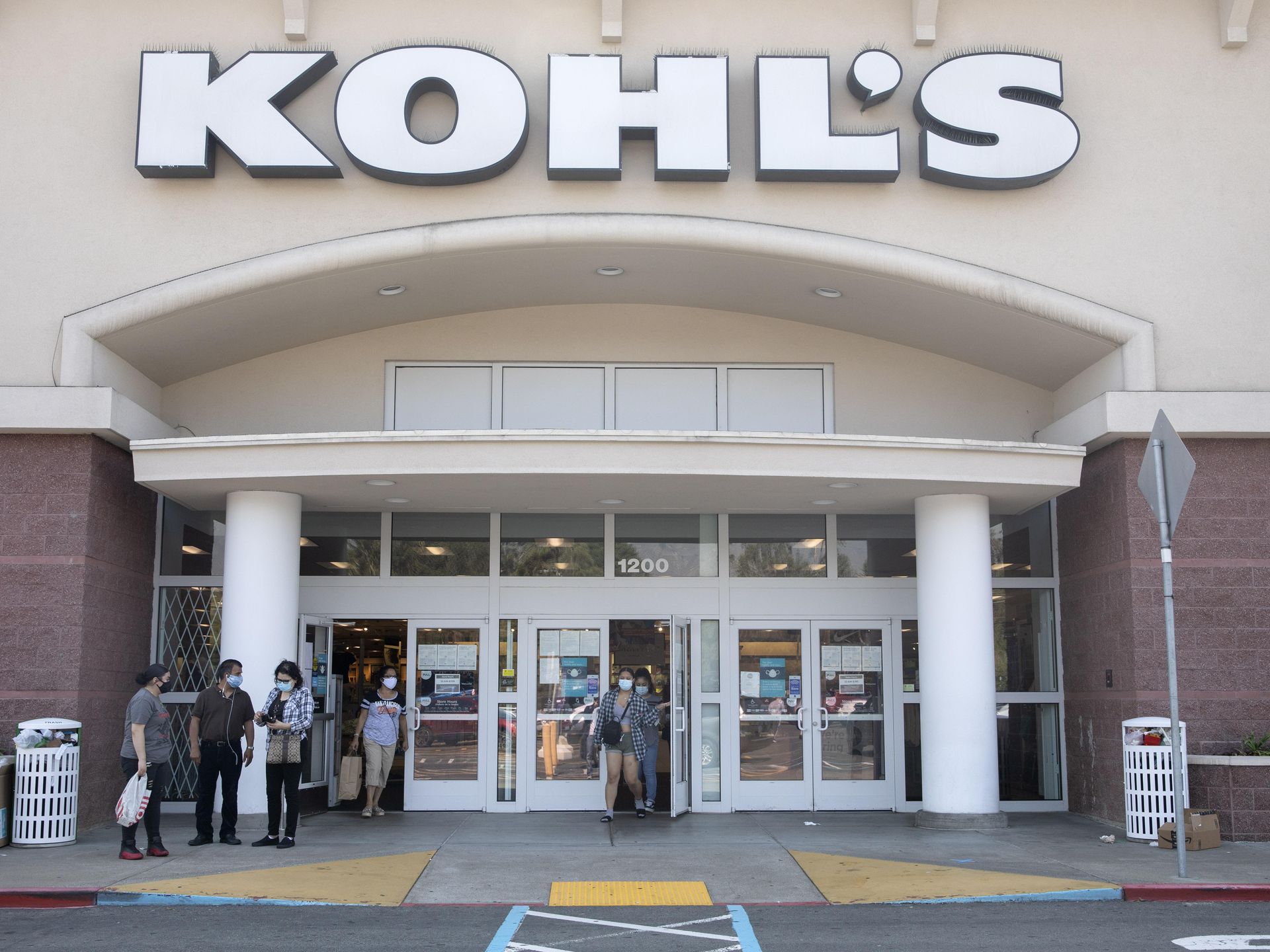 Kohl's Receives $9 Billion Offer Backed by Activist Investor - The New York  Times