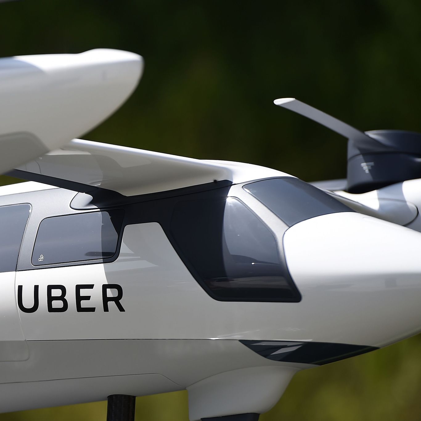 Uber is still eyeing flying cars