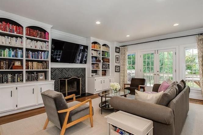 142 Altondale Ave living room