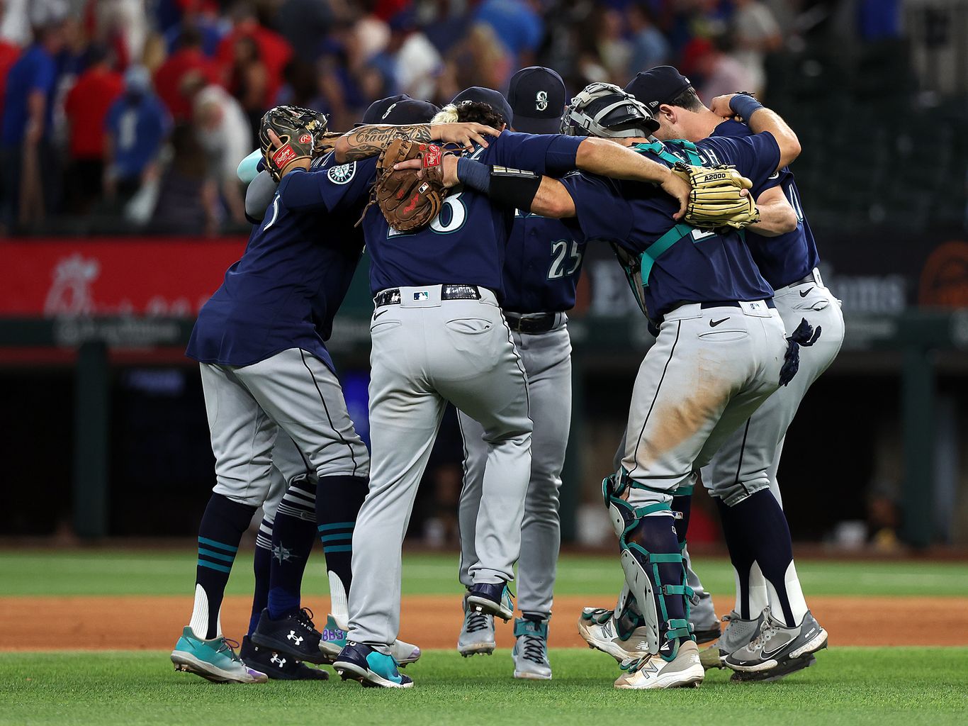 The Seattle Mariners' win streak rivals the 2001 team's. - Axios