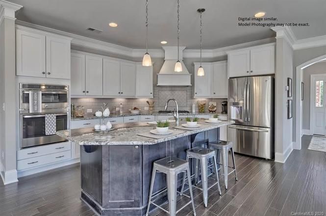 5233 Courtyard Ln kitchen
