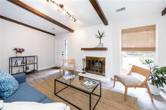 711 Rome Court living room