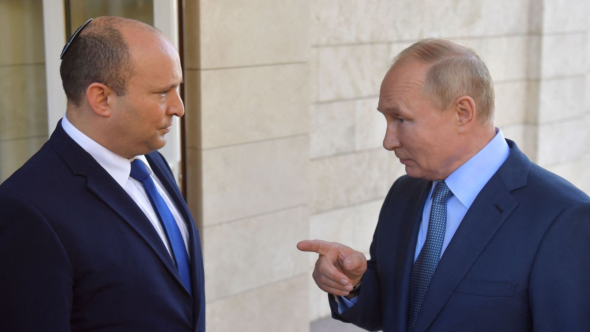 Russian President Vladimir Putin speaks with Israeli Prime Minister Naftali Bennett during a meeting in Sochi, on Oct. 22, 2021. Photo: Yevgeny Biyatov/Sputnik/AFP