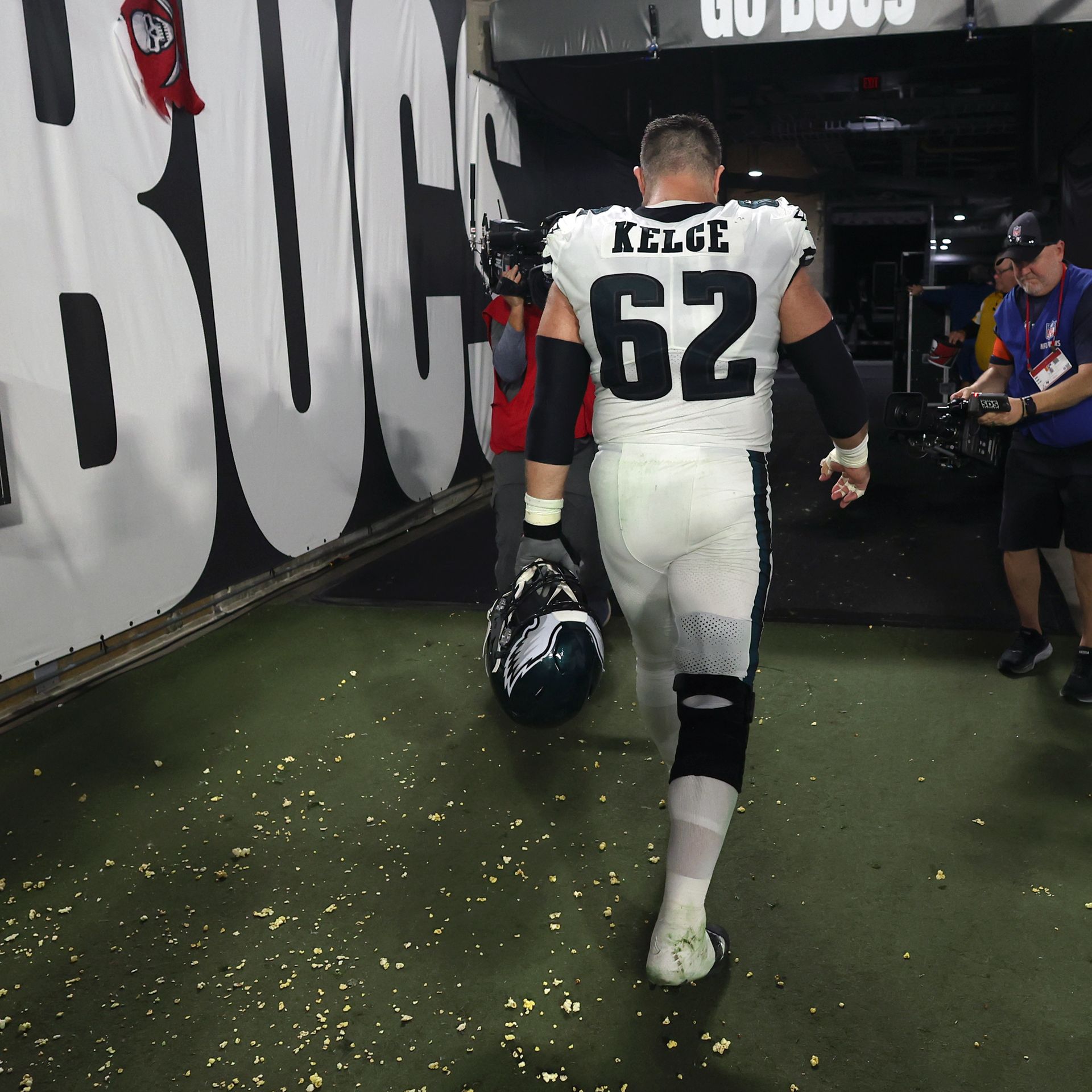 Jason Kelce: Philadelphia Eagles center tells team-mates he's retiring  after 13 seasons in the NFL, NFL News