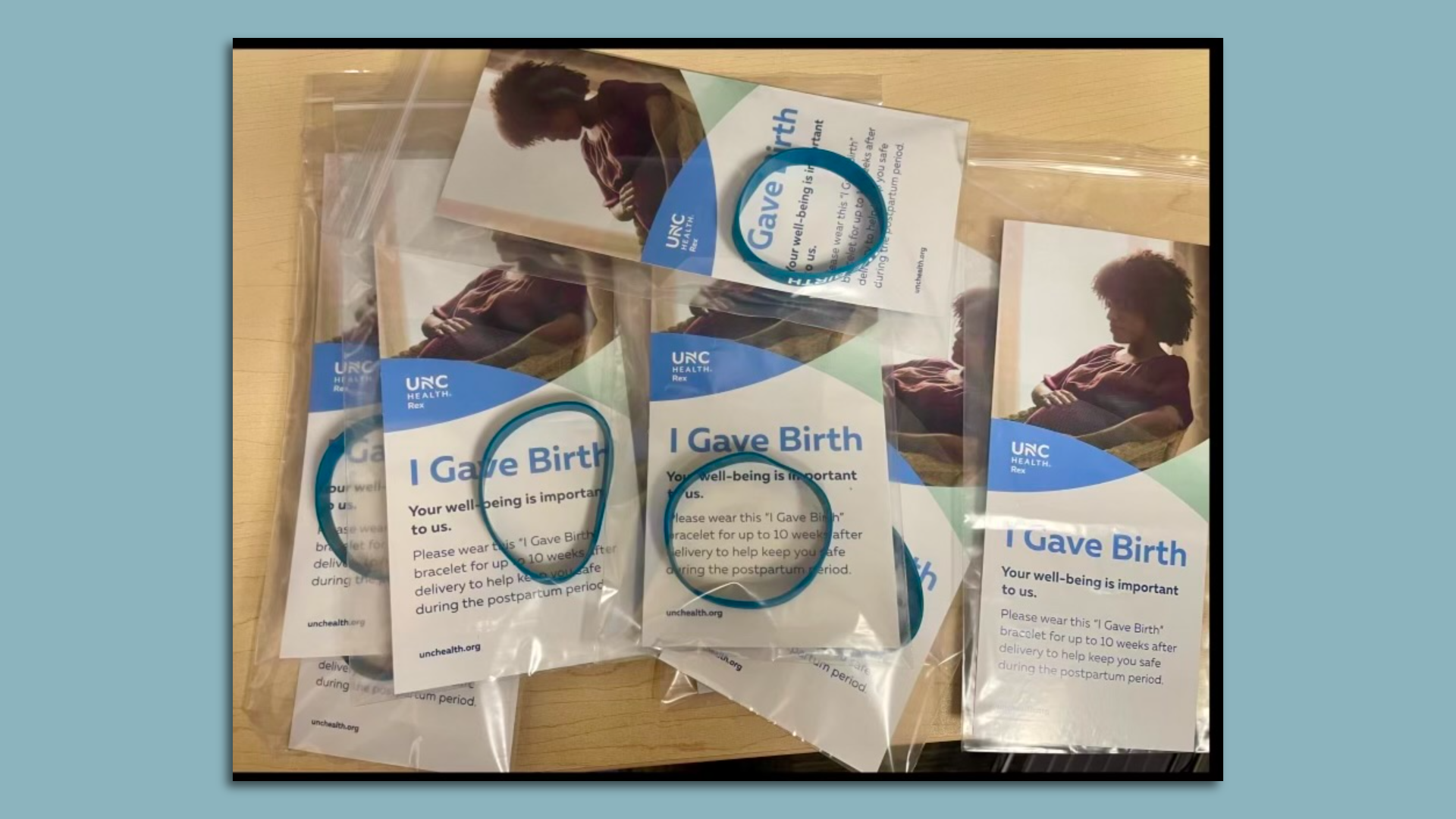 Bracelets that say: "I just gave birth"