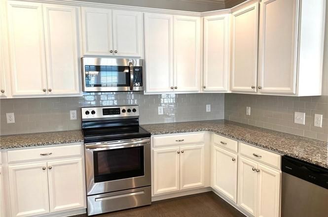 1324 Assembly St kitchen