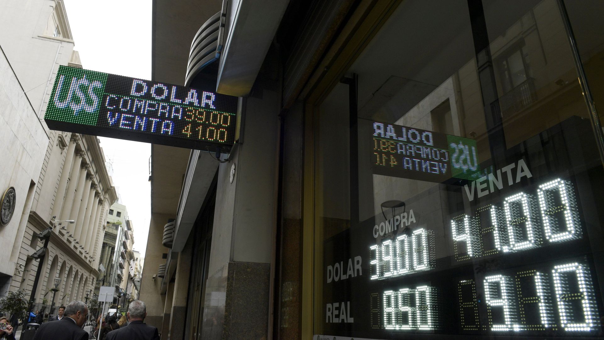 Currency exchange in Argentina