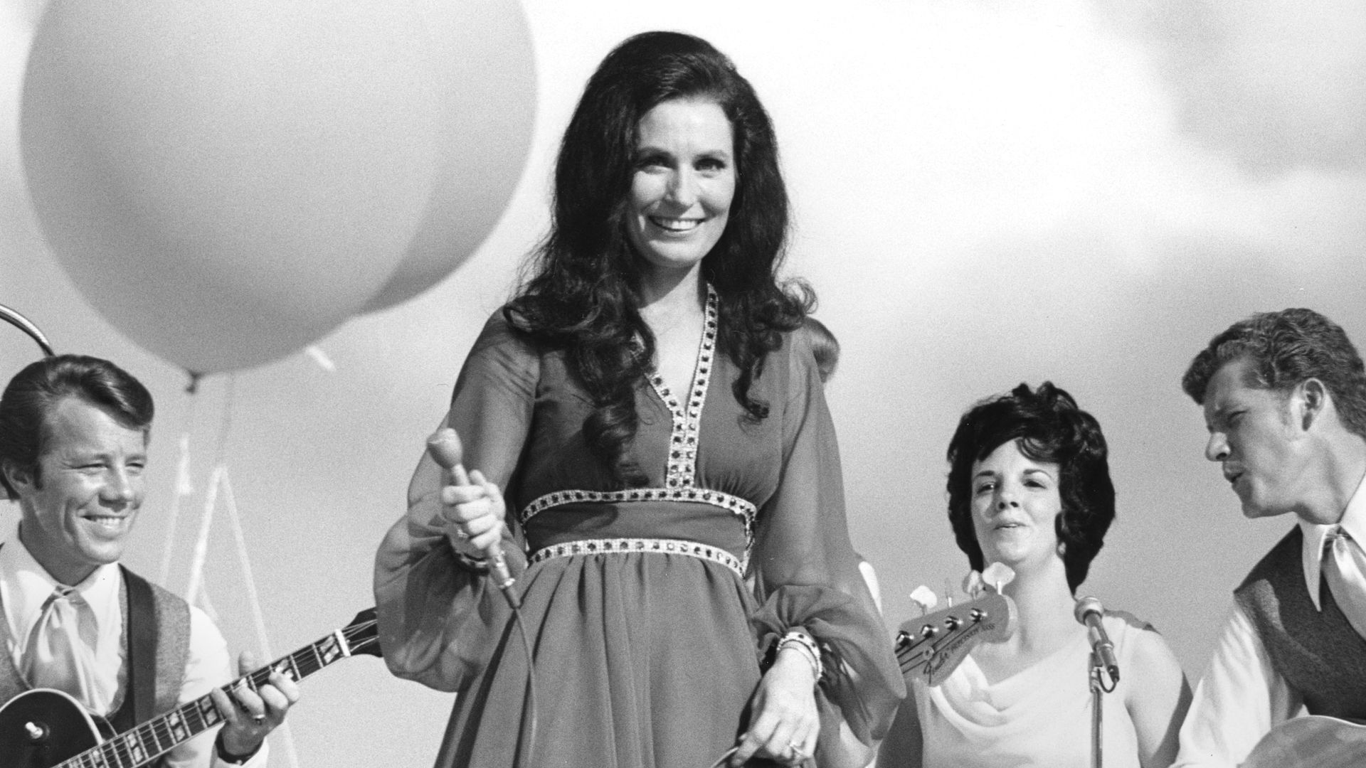 Loretta Lynn performing