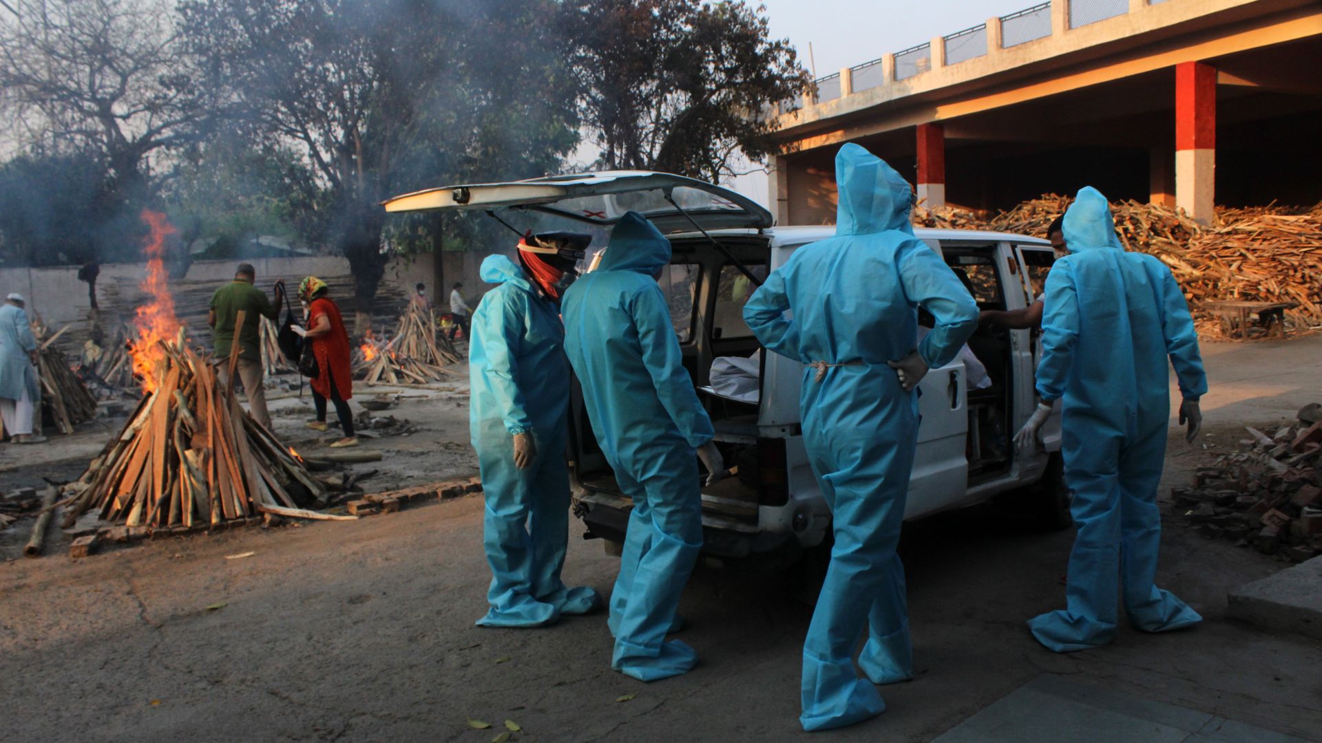 Family members in PPE's carry the body of a person, who died due to the coronavirus disease (COVID-19), at a makeshift crematorium in New Delhi, India on May 8