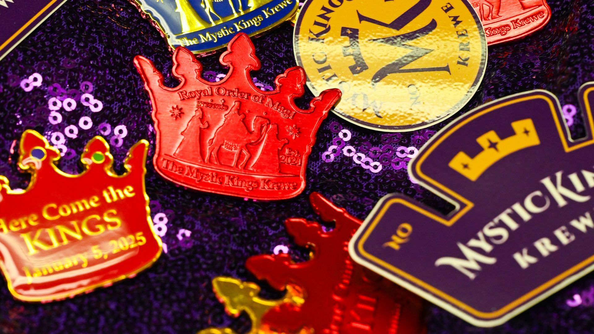 Doubloons and stickers in crown shapes.